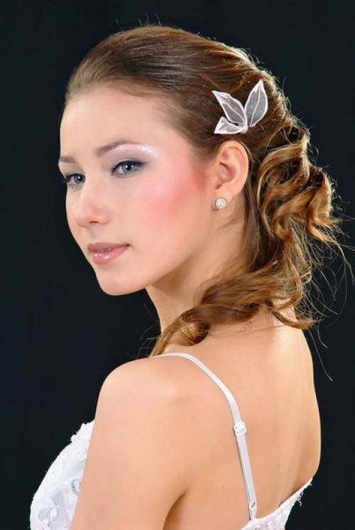 prom hairstyles for long hair. long prom hairstyles 2009.